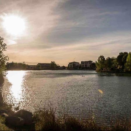 Moment De Detente Sur Le Golf De Pont-Royal Mallemort Exterior photo