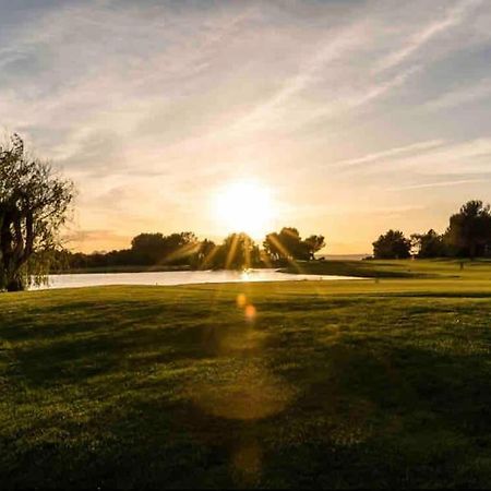 Moment De Detente Sur Le Golf De Pont-Royal Mallemort Exterior photo