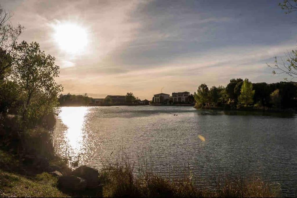 Moment De Detente Sur Le Golf De Pont-Royal Mallemort Exterior photo