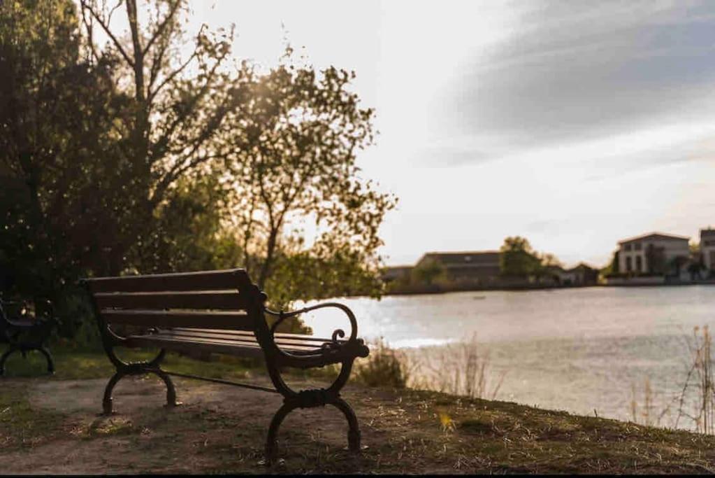 Moment De Detente Sur Le Golf De Pont-Royal Mallemort Exterior photo