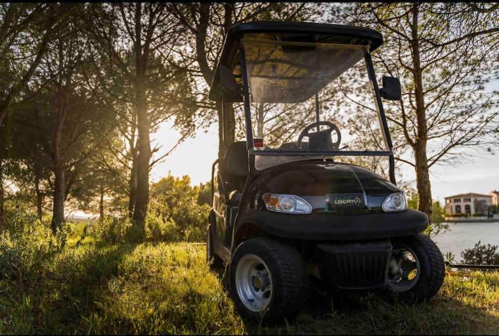 Moment De Detente Sur Le Golf De Pont-Royal Mallemort Exterior photo